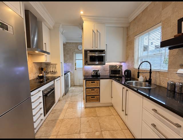 3 BEDROOM TOWNHOUSE FOR SALE IN MIDSTREAM ESTATE